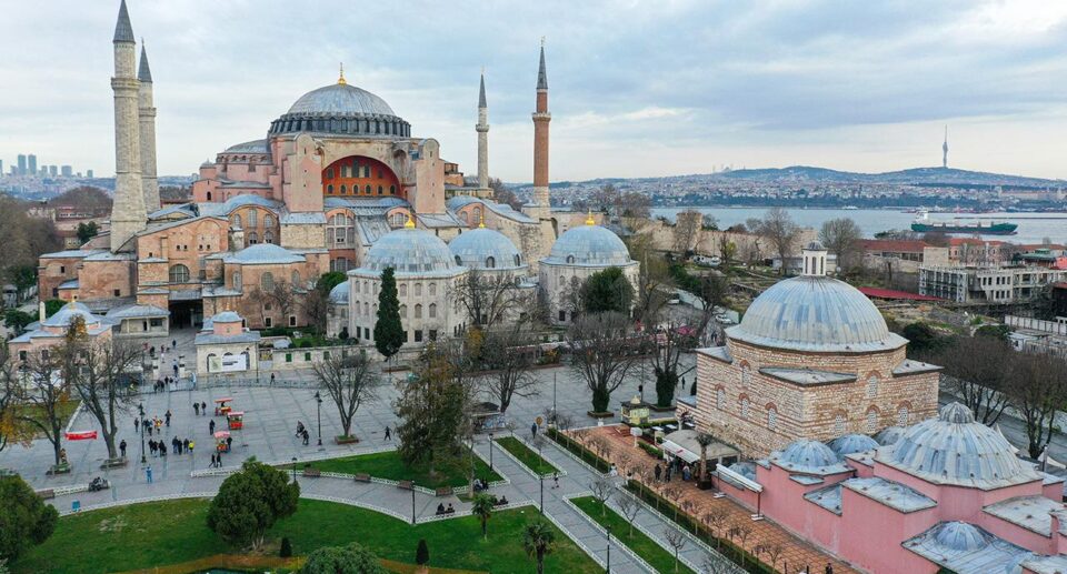 Hagia Sophia: History, Splendor & Visitor Guide