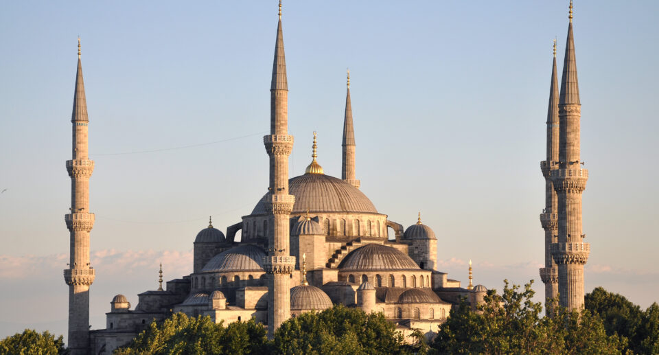 Discover the timeless beauty of Sultanahmet Mosque in Istanbul. Immerse yourself in its rich history and breathtaking architecture.